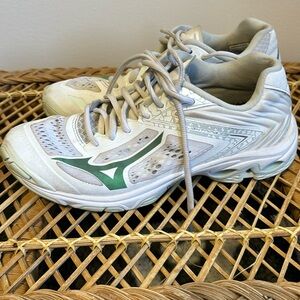 Mizuno Wave Lightning Z5 court shoes